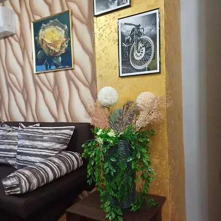 Art Ruja * 瓦爾納