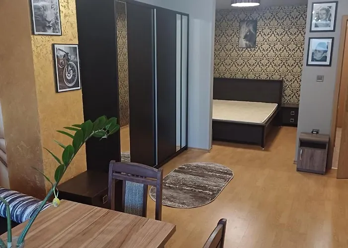 Art Ruja * 瓦爾納