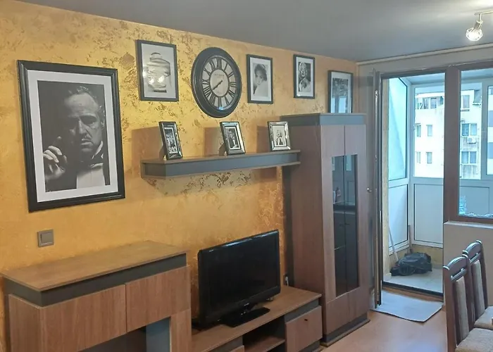 Art Ruja アパート